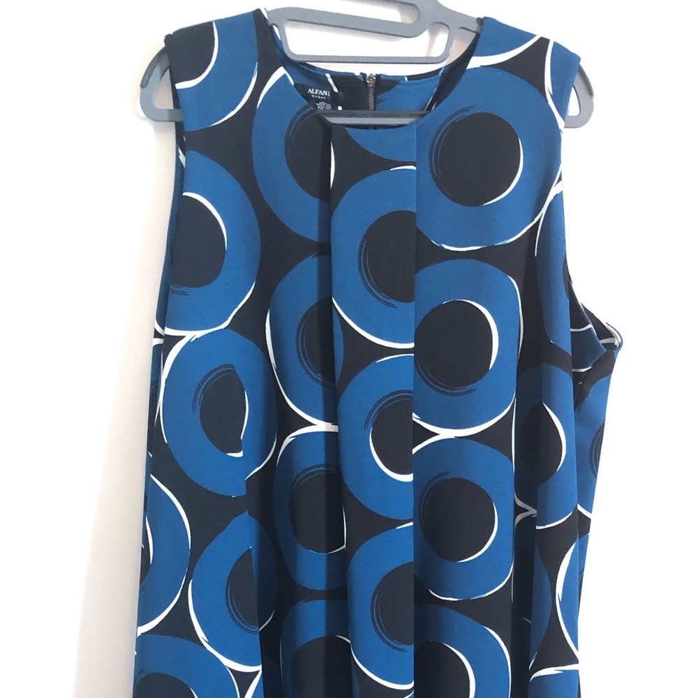 Alfani size 18w sleeveless work dress. This dress has never been worn